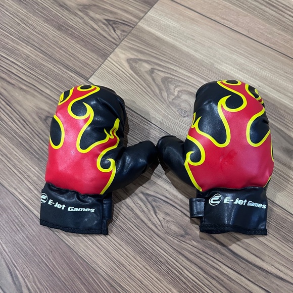 Kids Punching Bag, Boxing Gloves & Adjustable Stand - Picture 6 of 7